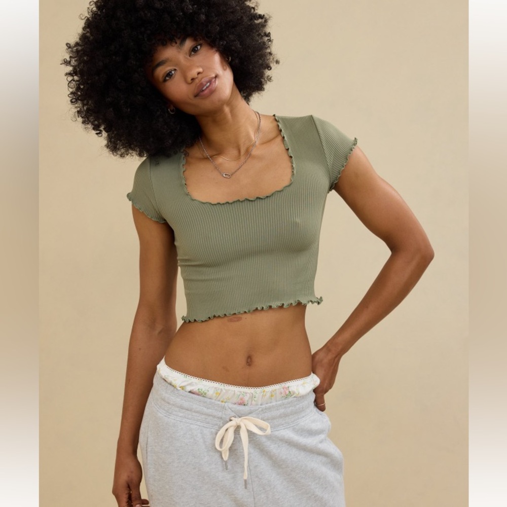 NWT Aerie Superchill Seamless Ruffle Top in Olive Fun Sz S.